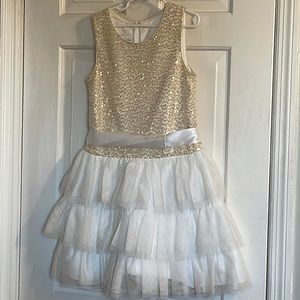 Lovely, gold, sequin with overlay and full tulle skirt 🥰